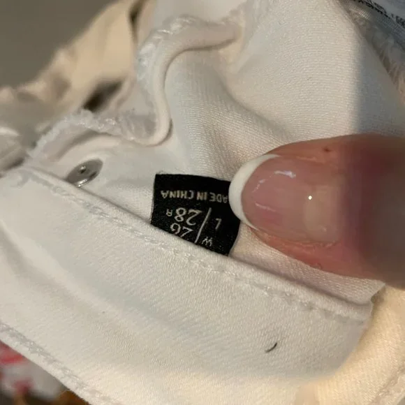 Abecrombie & Fitch Size 26 waist/28 length  - White Jeans - Picture 3 of 5
